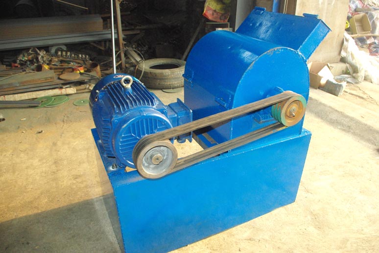 粉餅機(jī)，碎餅機(jī)，大餅打碎機(jī)，花生茶籽大豆餅粉碎機(jī)